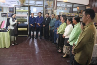  Vice President Visits Handicraft Center in Champasak Province